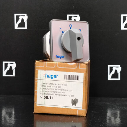 Change Over 4P 32A Knob Hager