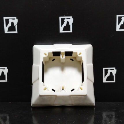 Sheltter Box 3x3 Creamy